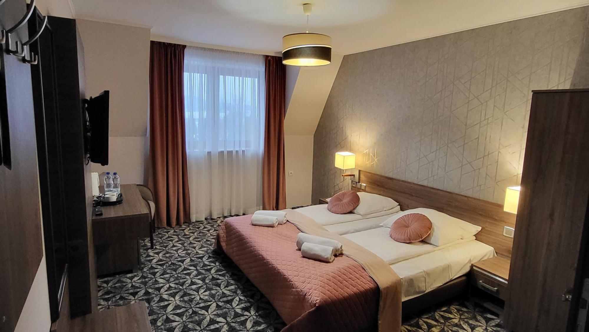 Hotel Zakliki Krakow Luaran gambar