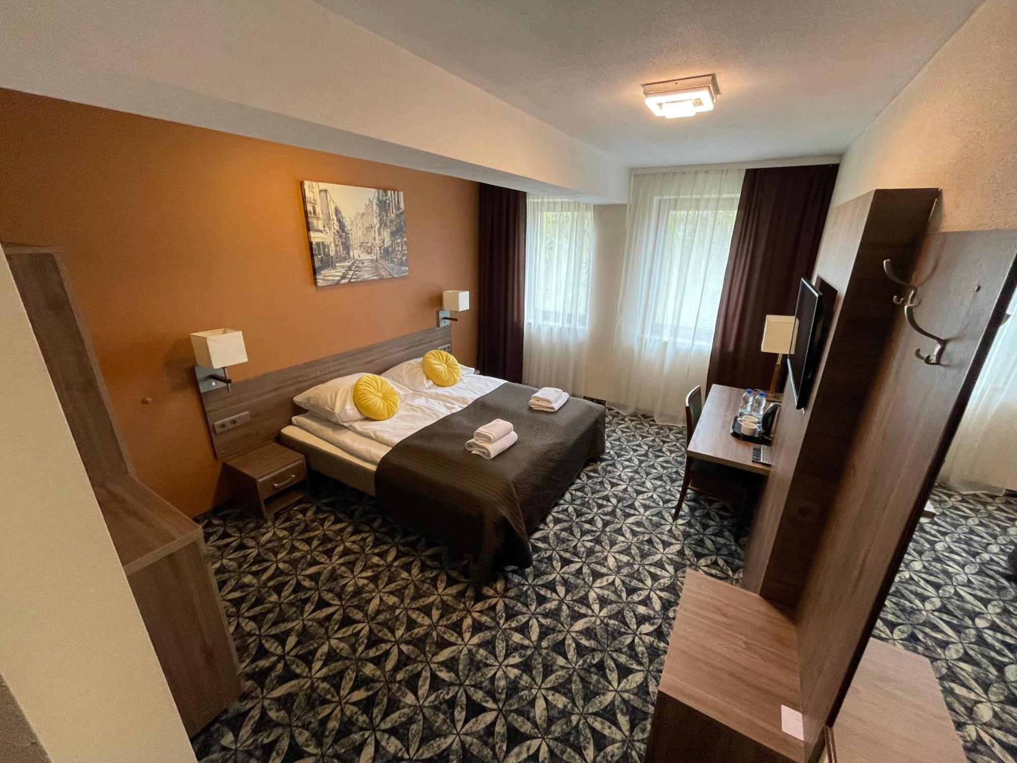 Hotel Zakliki Krakow Luaran gambar