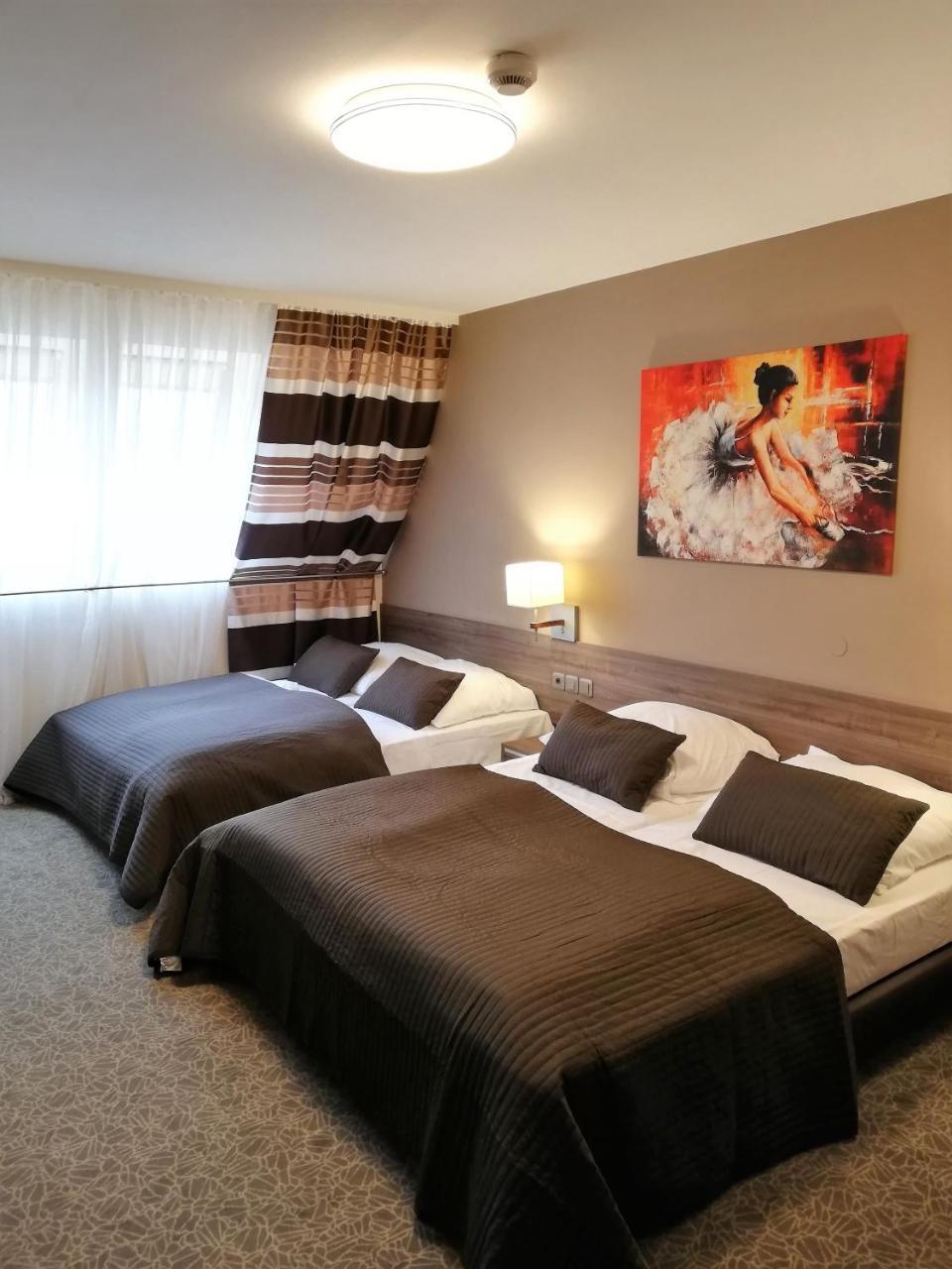 Hotel Zakliki Krakow Luaran gambar