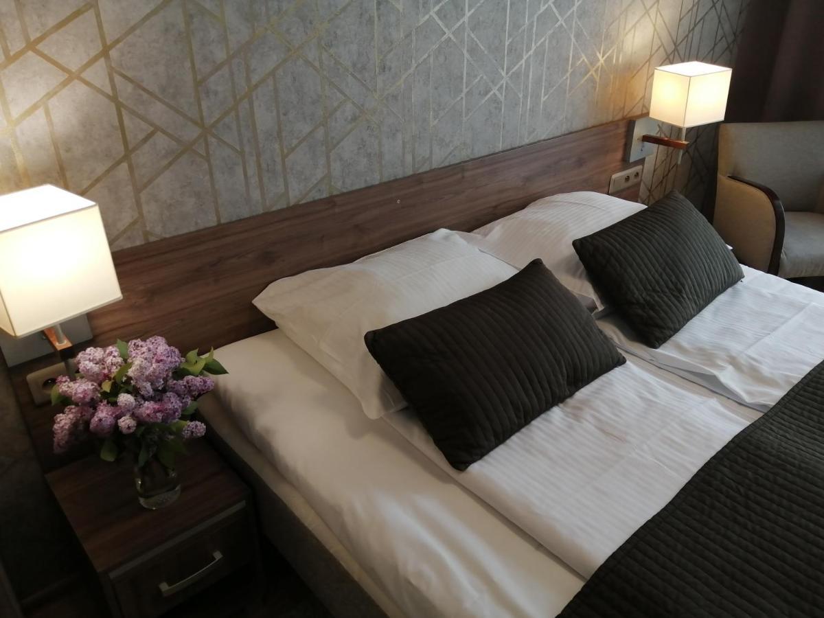 Hotel Zakliki Krakow Luaran gambar